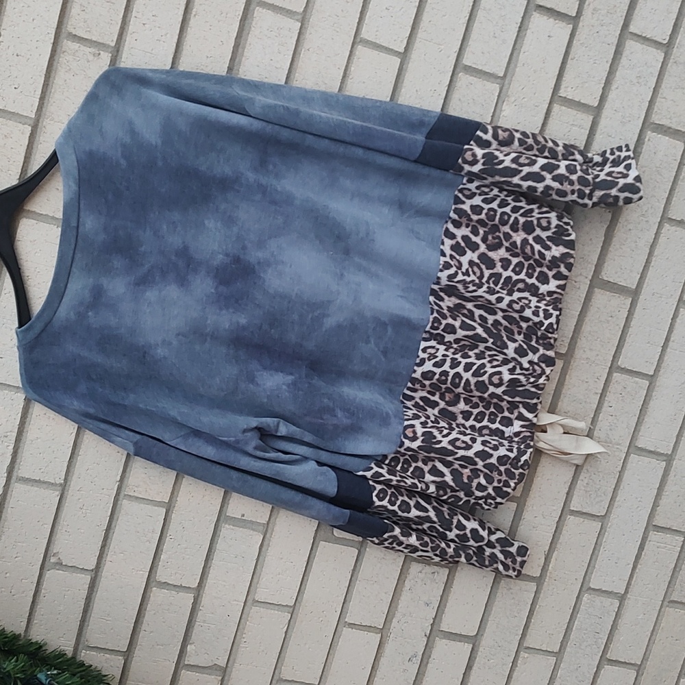 Gray/Leopard Top - Picture 7 of 8